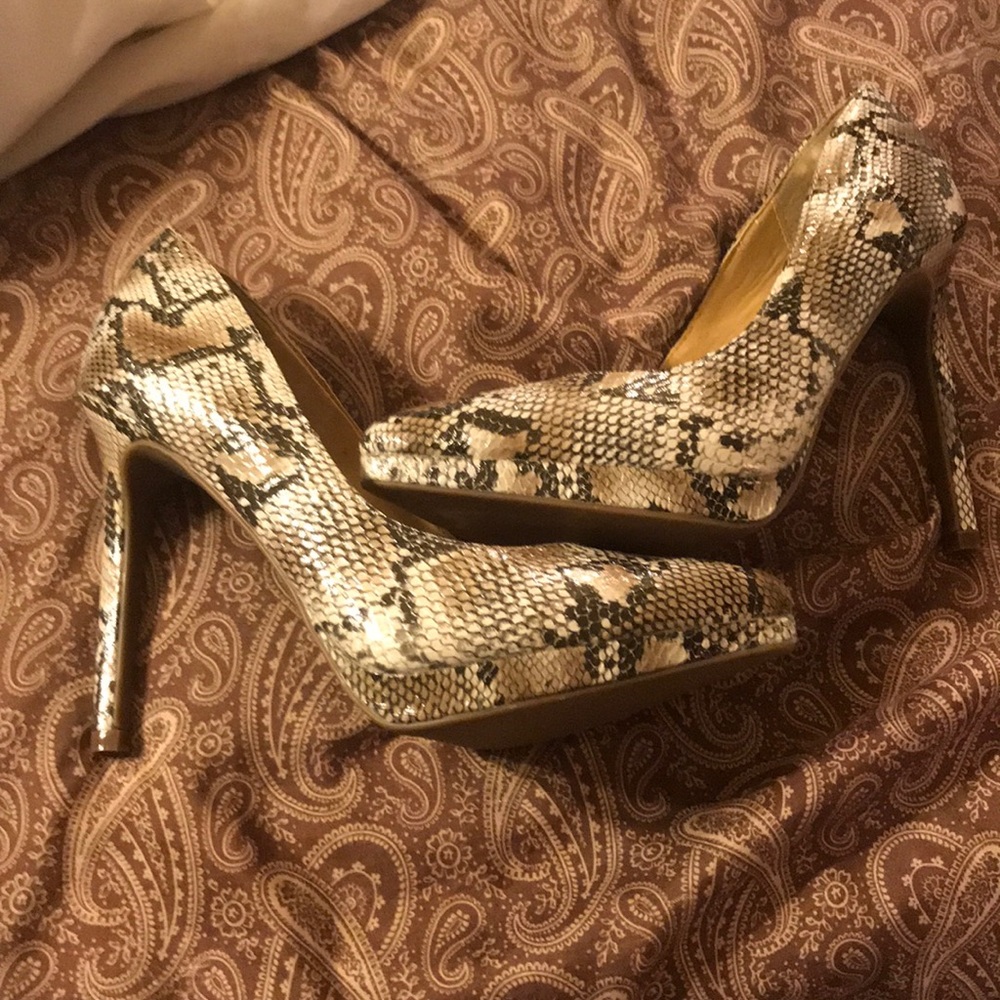 Pumps - Picture 2 of 5